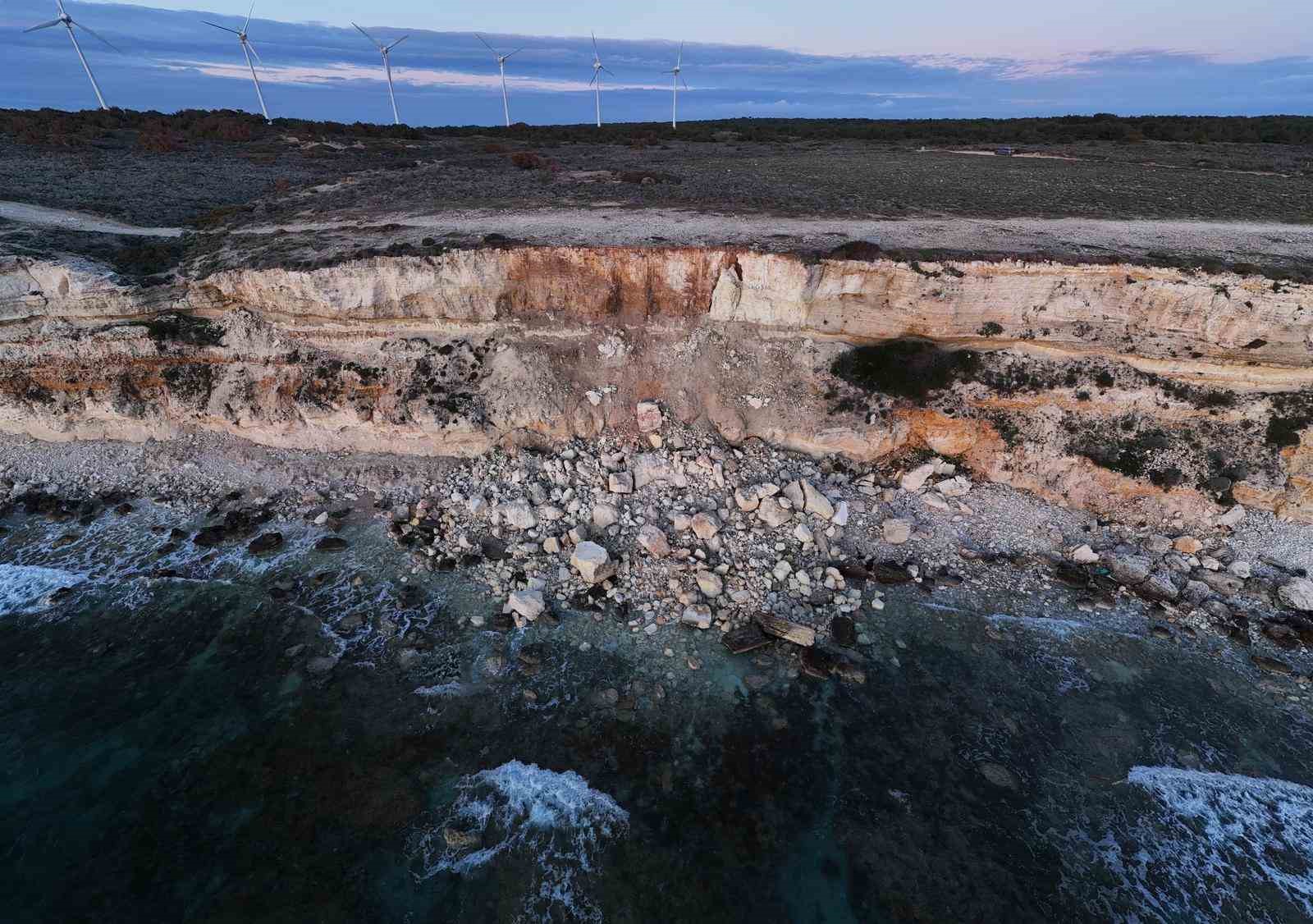 Turizm merkezi Bozcaada’daki Polente Burnu’nda göçük
