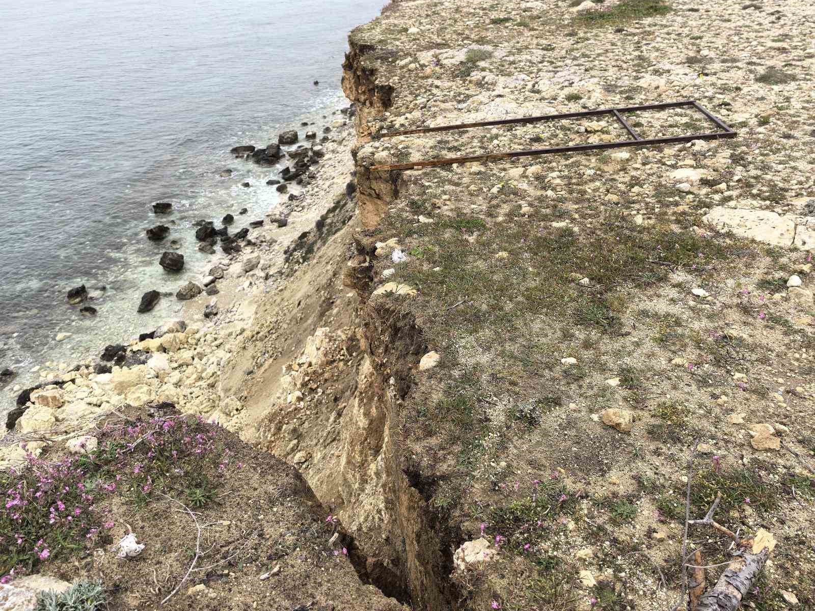 Turizm merkezi Bozcaada’daki Polente Burnu’nda göçük

