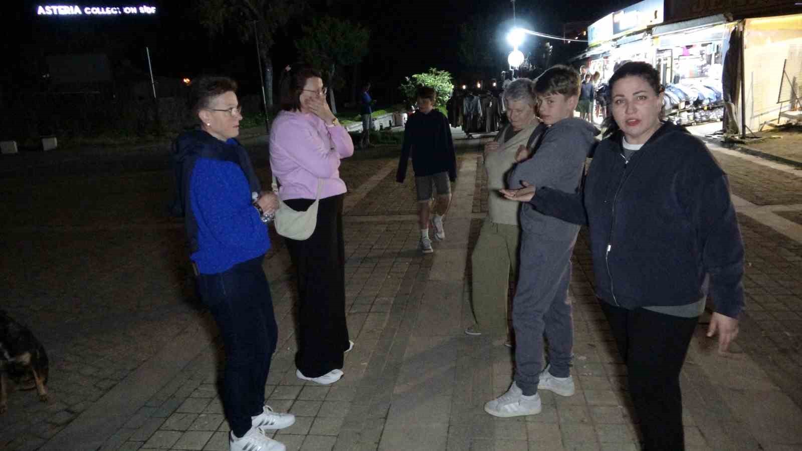 Turizm merkezinde esnafın karanlık yol sitemi
