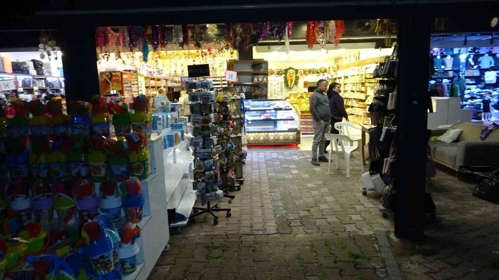 Turizm merkezinde esnafın karanlık yol sitemi
