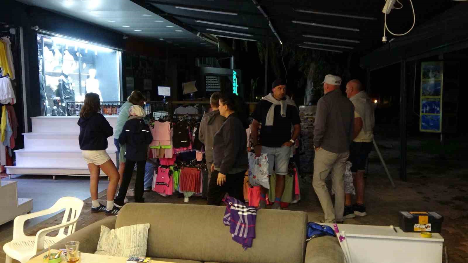 Turizm merkezinde esnafın karanlık yol sitemi
