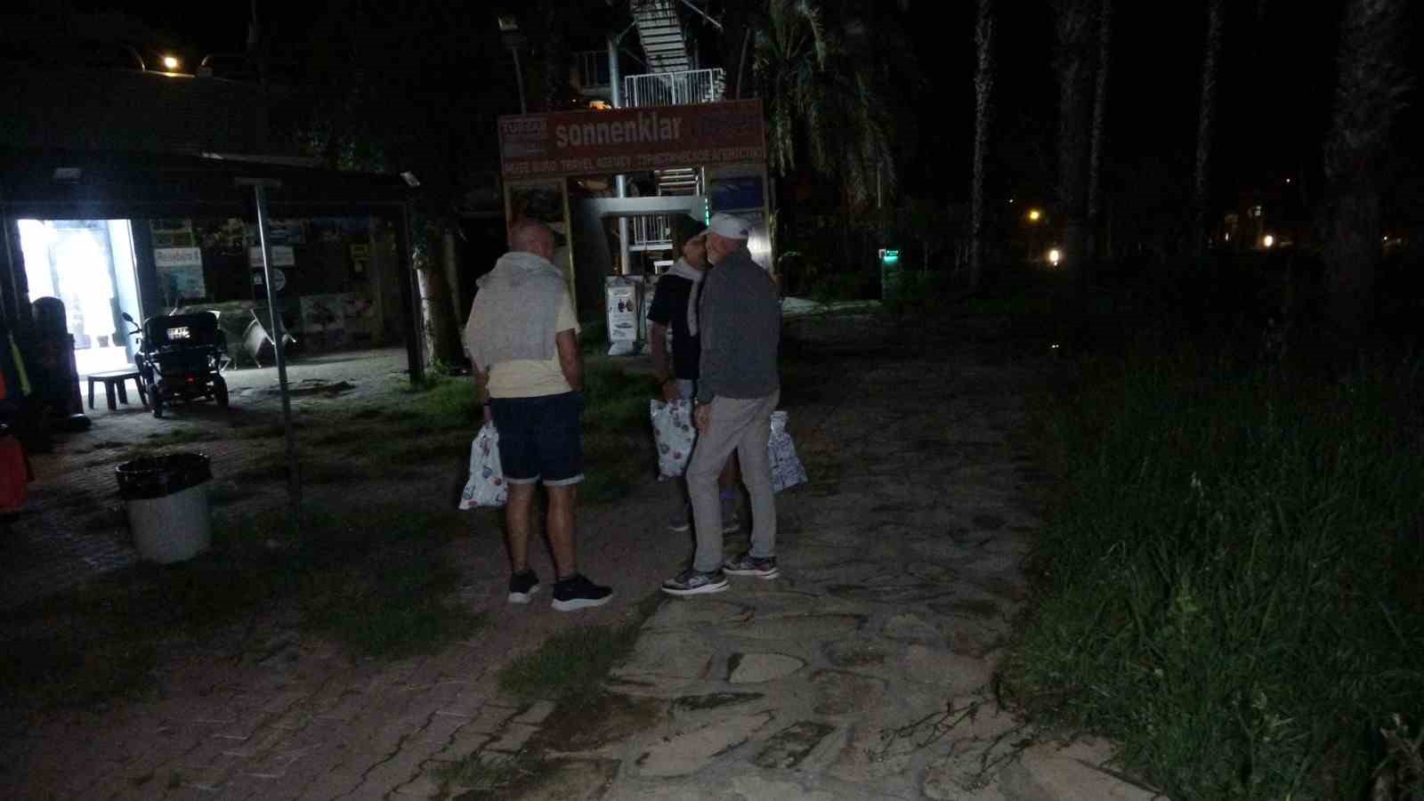 Turizm merkezinde esnafın karanlık yol sitemi
