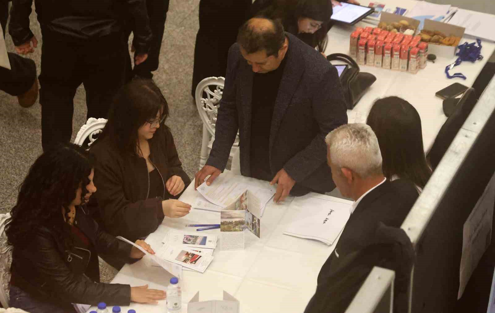 Turizm profesyonelleri öğrencilerle buluştu
Turizm profesyonelleri öğrencilerle buluştu