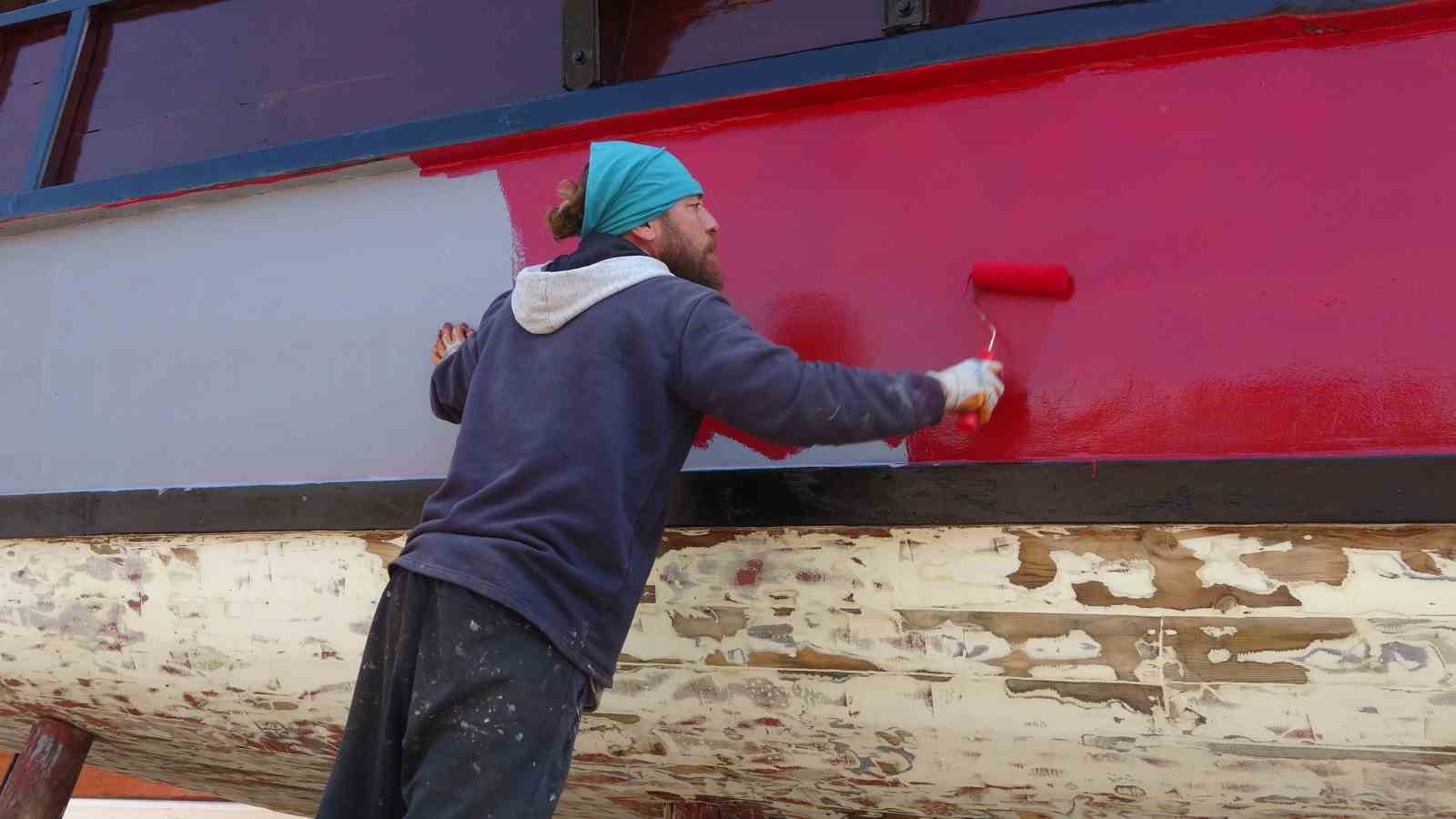 Turizm sezonu öncesi gezi tekneleri bakıma alındı
