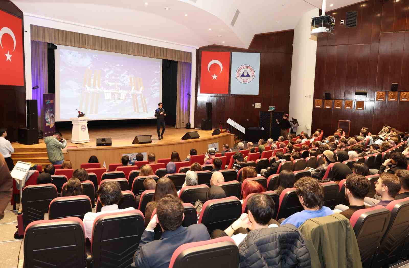 Türk Astronot Tuva Cihangir Atasever, ERÜ öğrencileri ile bir araya geldi
