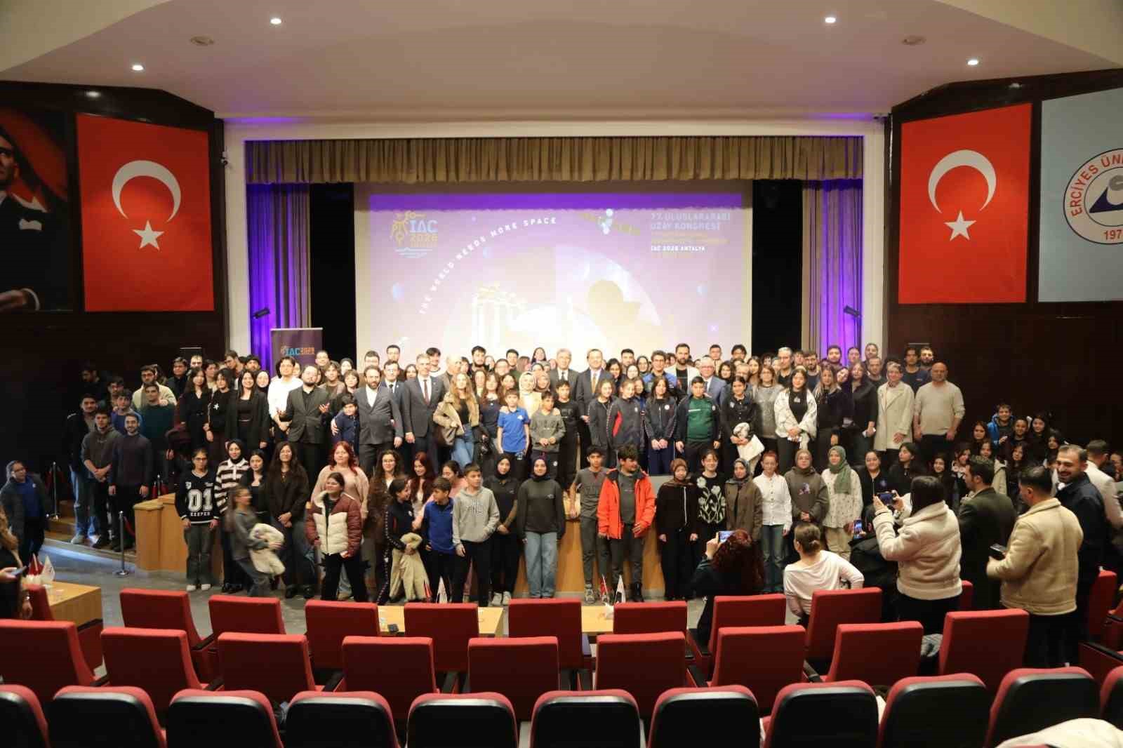 Türk Astronot Tuva Cihangir Atasever, ERÜ öğrencileri ile bir araya geldi
