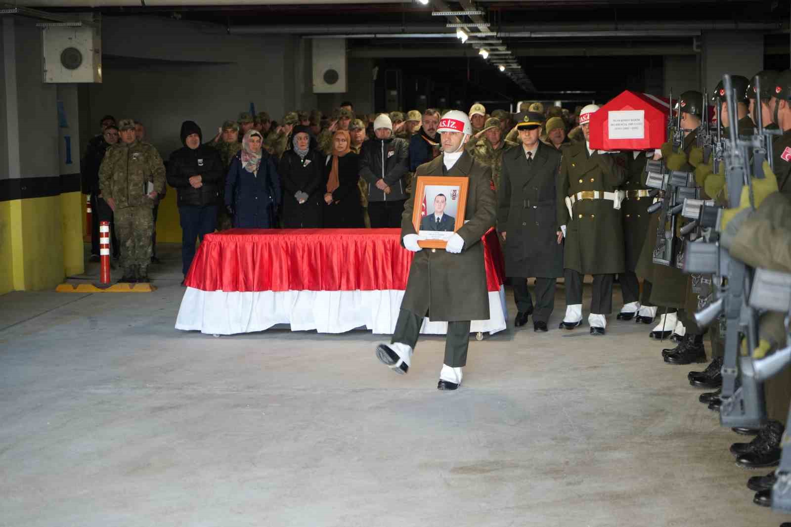 Türk bayrağına sarılı naaşıyla memleketine uğurlandı
