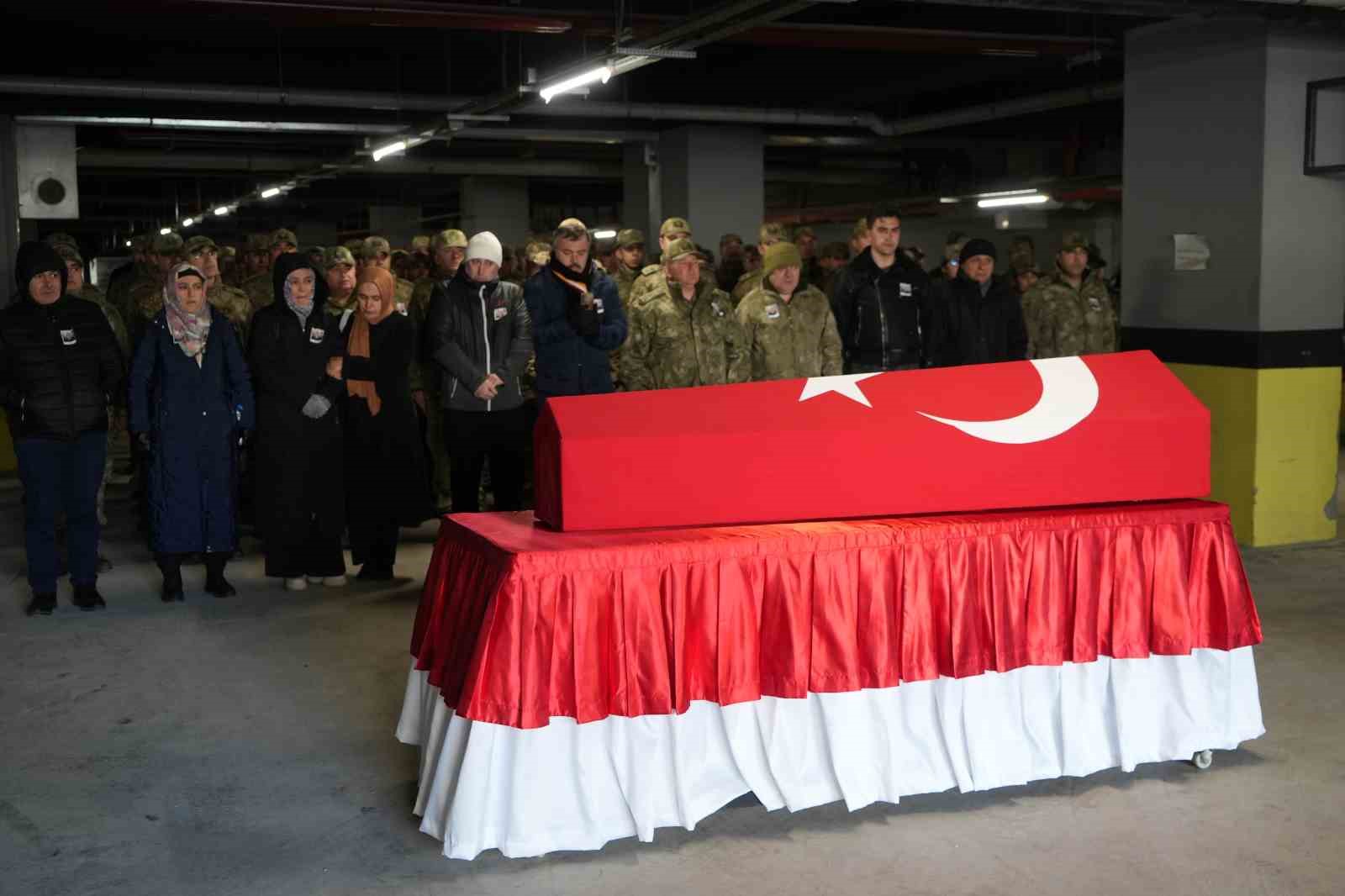 Türk bayrağına sarılı naaşıyla memleketine uğurlandı
