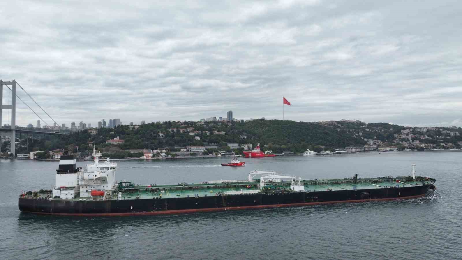 Türk boğazları 2025’te 84 bin 640 gemilik trafiği yönetti
Türk boğazları 2025’te 84 bin 640 gemilik trafiği yönetti