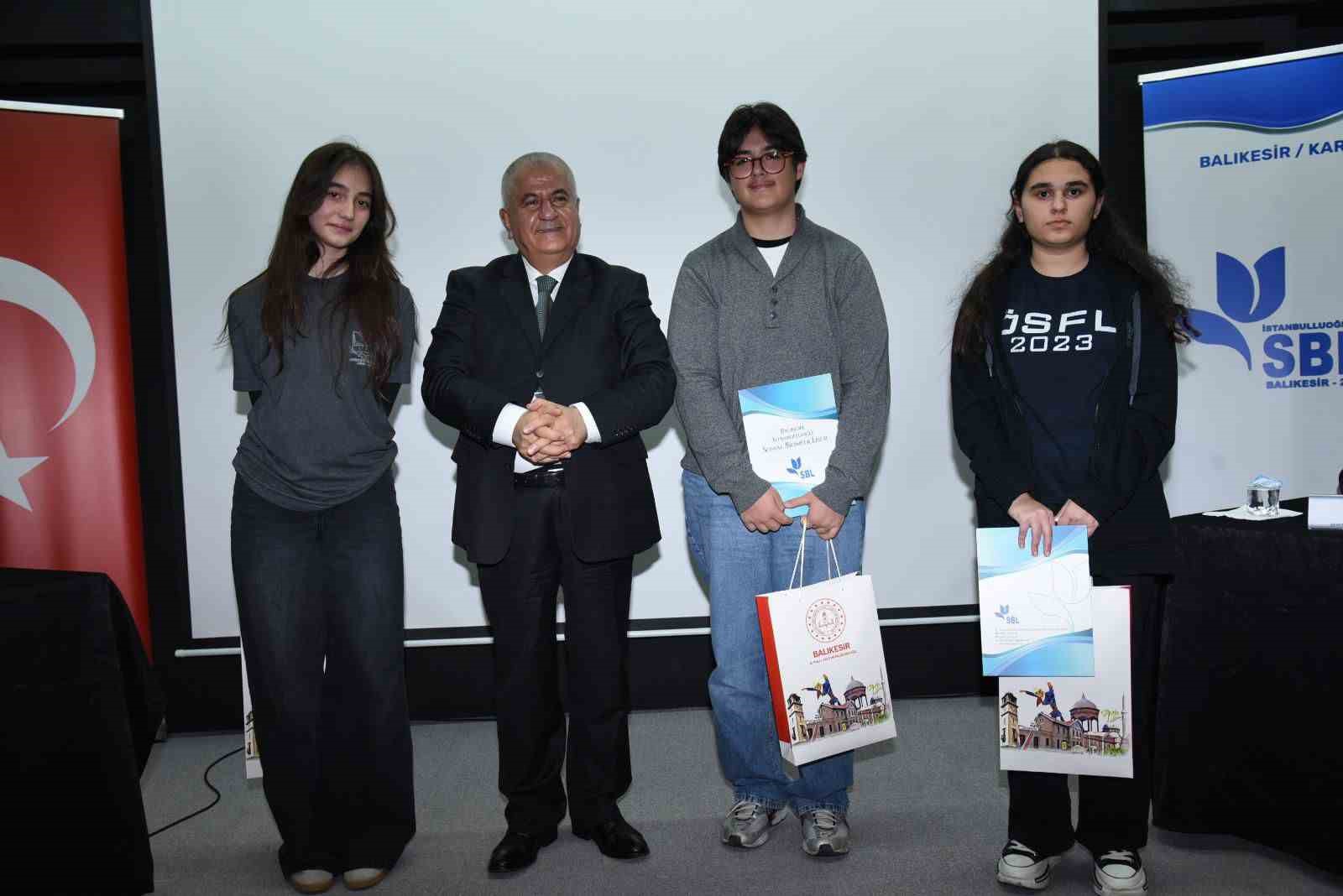 Türk Destanları Balıkesir’de sahnede buluştu
Türk Destanları Balıkesir’de sahnede buluştu