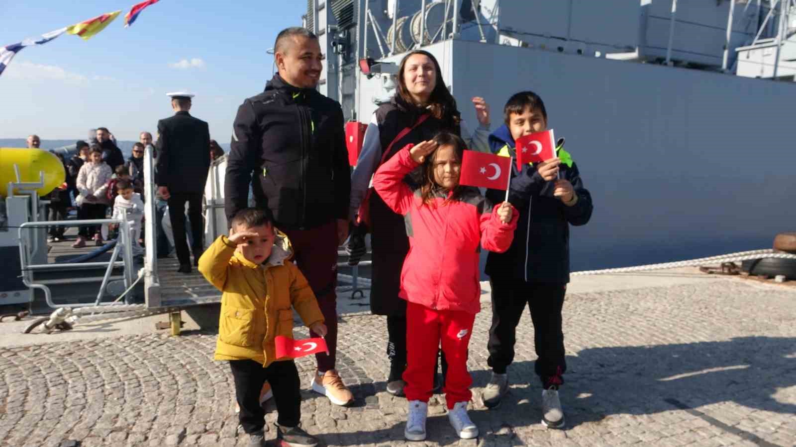 Türk donanmasının gururu olan savaş gemileri ziyarete açıldı
Türk donanmasının gururu olan savaş gemileri ziyarete açıldı