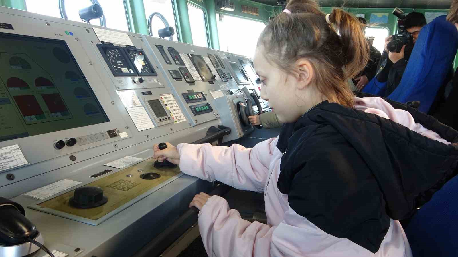 Türk donanmasının gururu olan savaş gemileri ziyarete açıldı
Türk donanmasının gururu olan savaş gemileri ziyarete açıldı