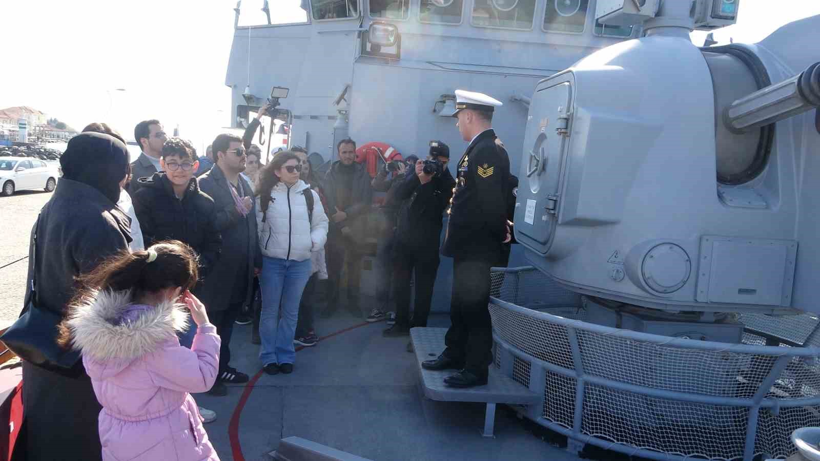 Türk donanmasının gururu olan savaş gemileri ziyarete açıldı
Türk donanmasının gururu olan savaş gemileri ziyarete açıldı