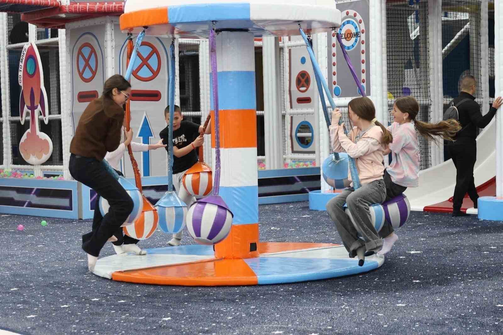 Türk dünyası çocukları Balonya ve Astorya’ya hayran kaldı
