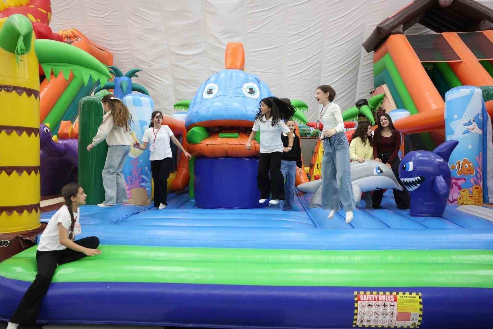 Türk dünyası çocukları Balonya ve Astorya’ya hayran kaldı
