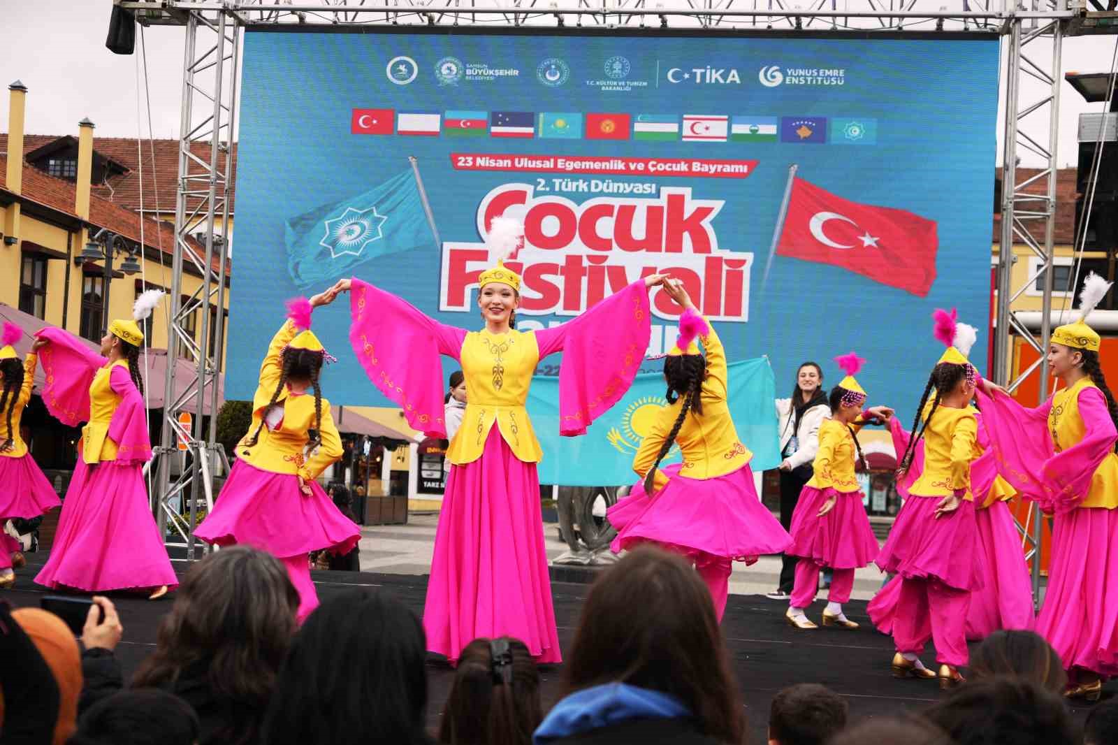 Türk dünyası çocukları, kültürlerini Samsun’da sergiledi
