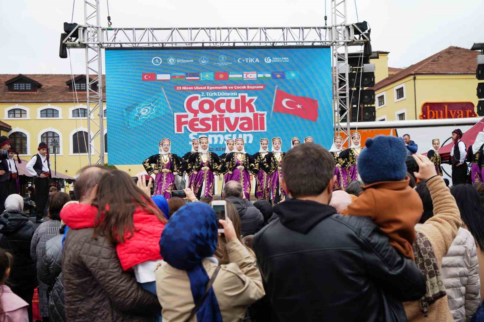 Türk dünyası çocukları, kültürlerini Samsun’da sergiledi
