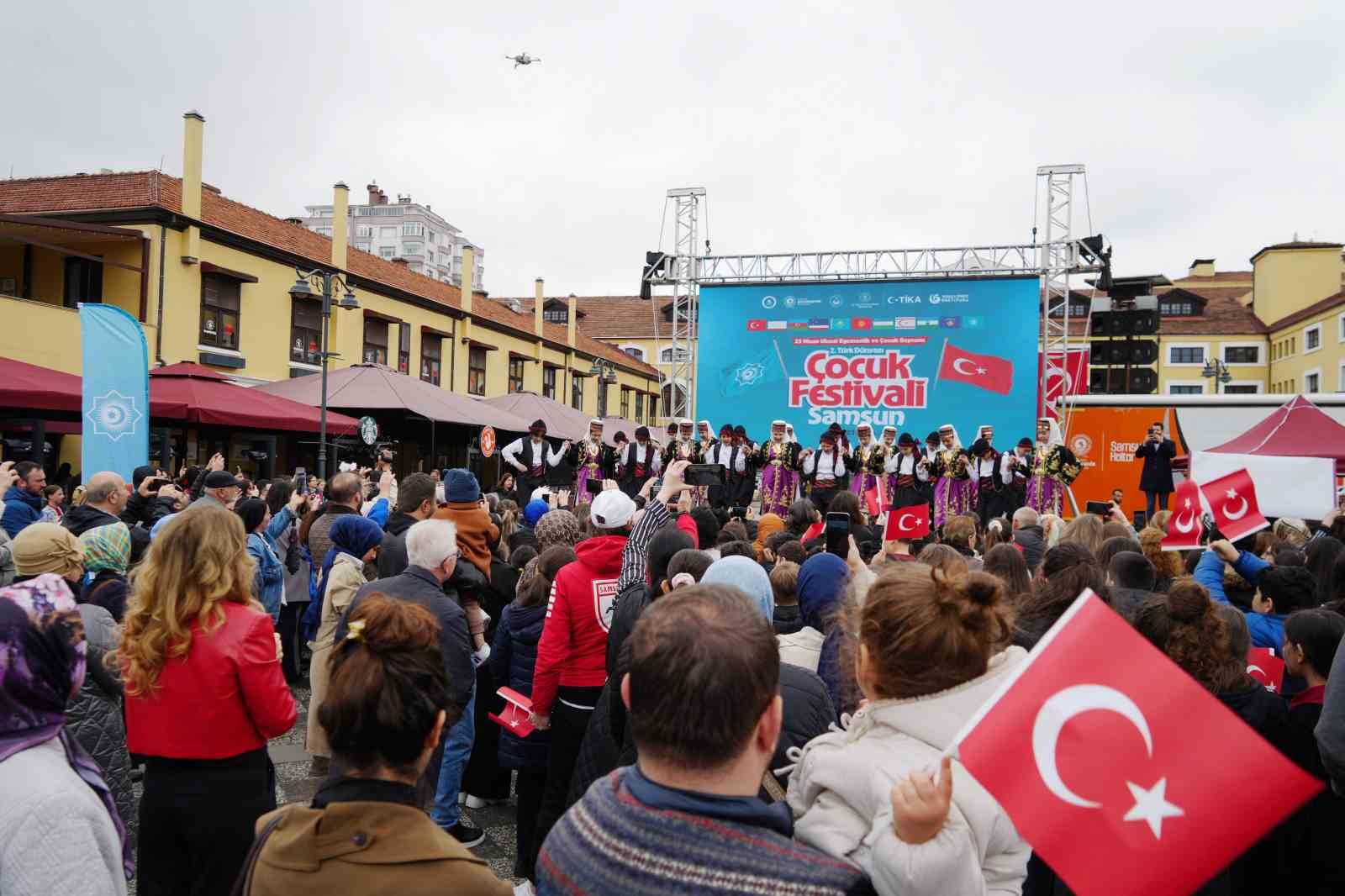 Türk dünyası çocukları, kültürlerini Samsun’da sergiledi
