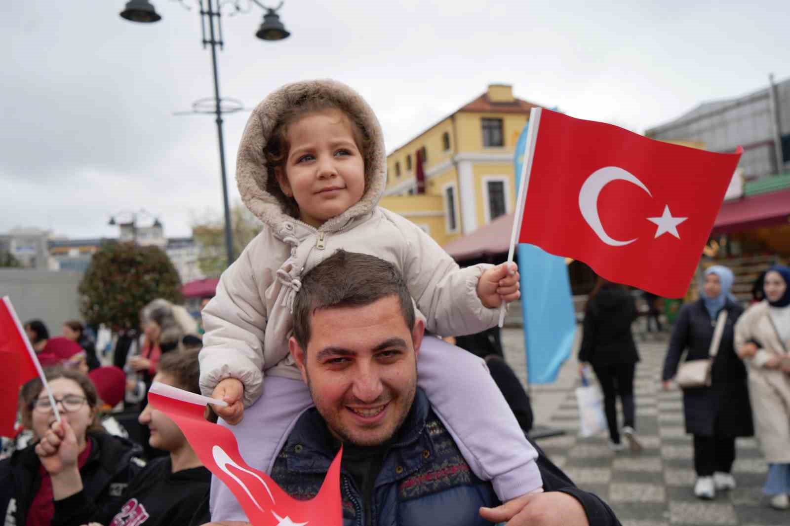 Türk dünyası çocukları, kültürlerini Samsun’da sergiledi
