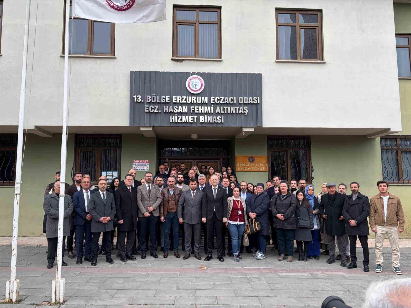 Türk Eczacıları Birliği’nden kundaklama girişimine sert tepki
