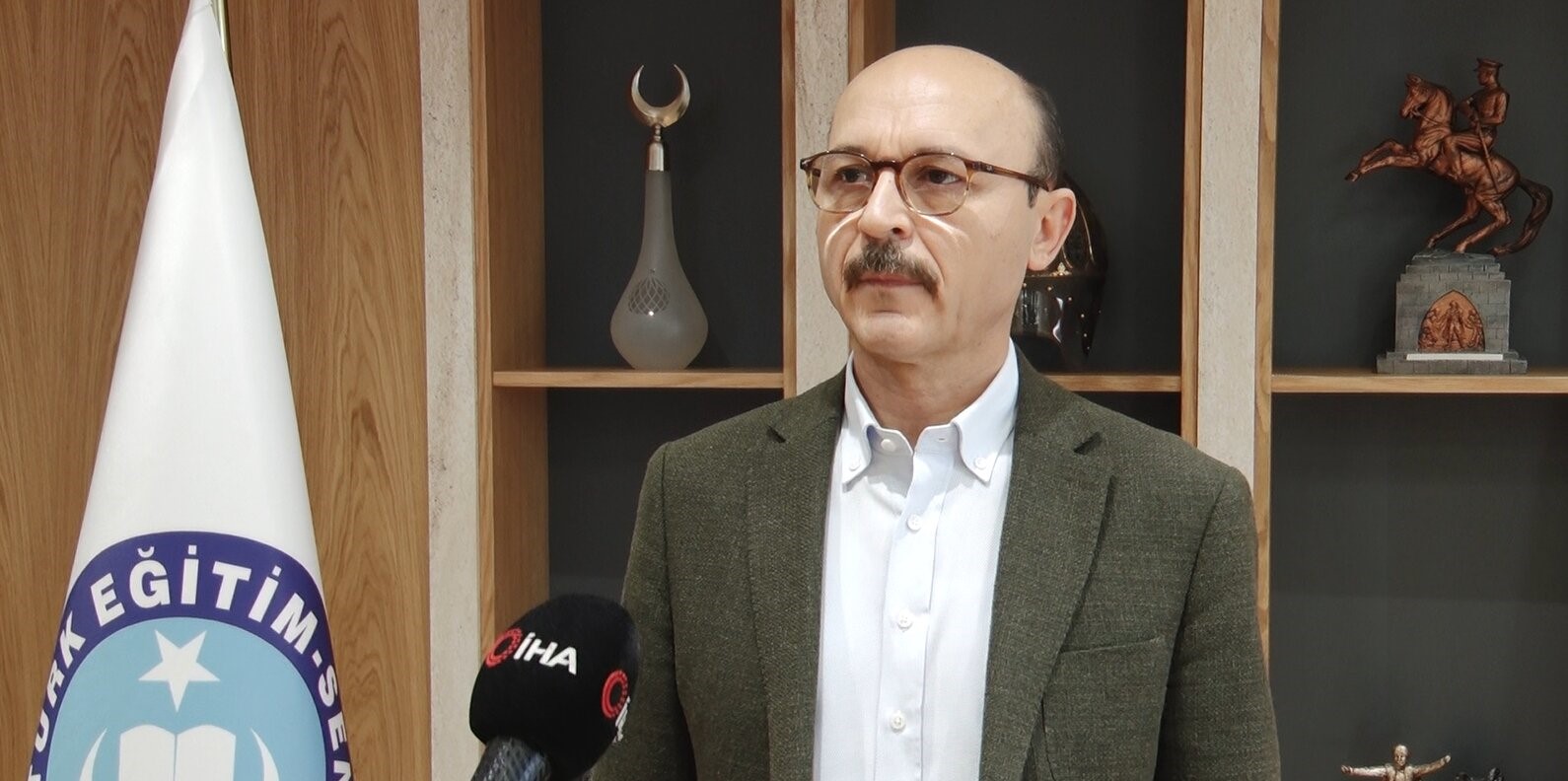 Türk Eğitim Sen Genel Başkanı Geylan: "Meslektaşımız öğrencisi tarafından katledildi"
Türk Eğitim Sen Genel Başkanı Geylan: "Meslektaşımız öğrencisi tarafından katledildi"