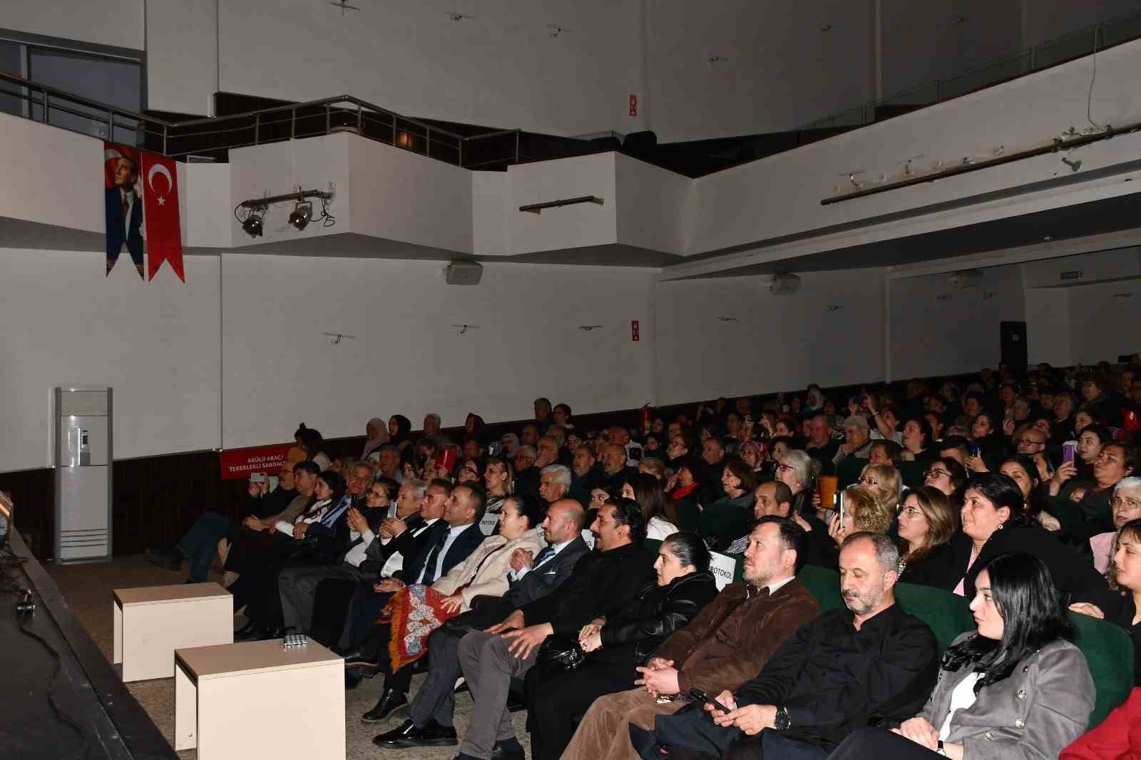 Türk Halk Müziği Topluluğu’ndan türkü gecesi
