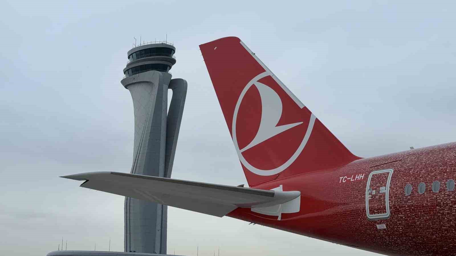 Türk Hava Yolları 100 bin çalışanının fotoğrafıyla giydirdiği 500. uçağını tanıttı
