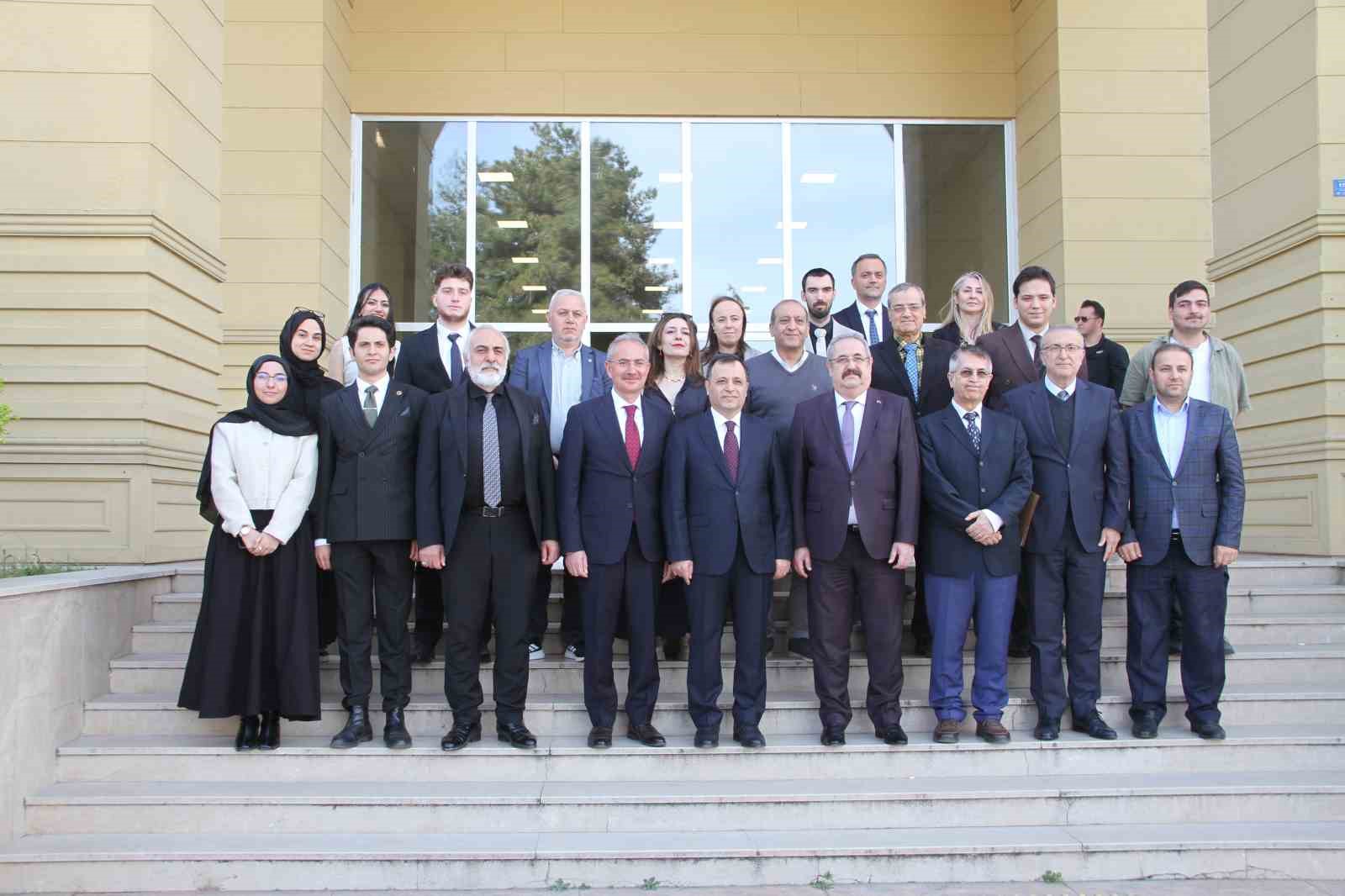 Türk hukukunun önemli ismi Ali Fuad Başgil unutulmadı
