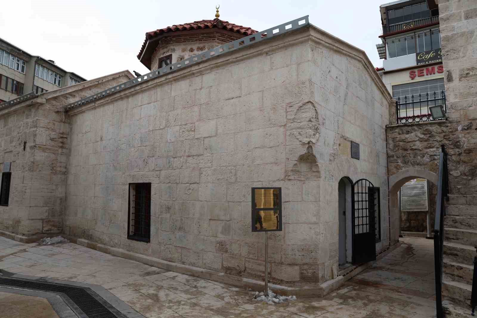 Türk-İslam tarihindeki 3 Şems’ten biri, Kara Şems’in türbesi, ziyaretçilerini ağırlıyor
