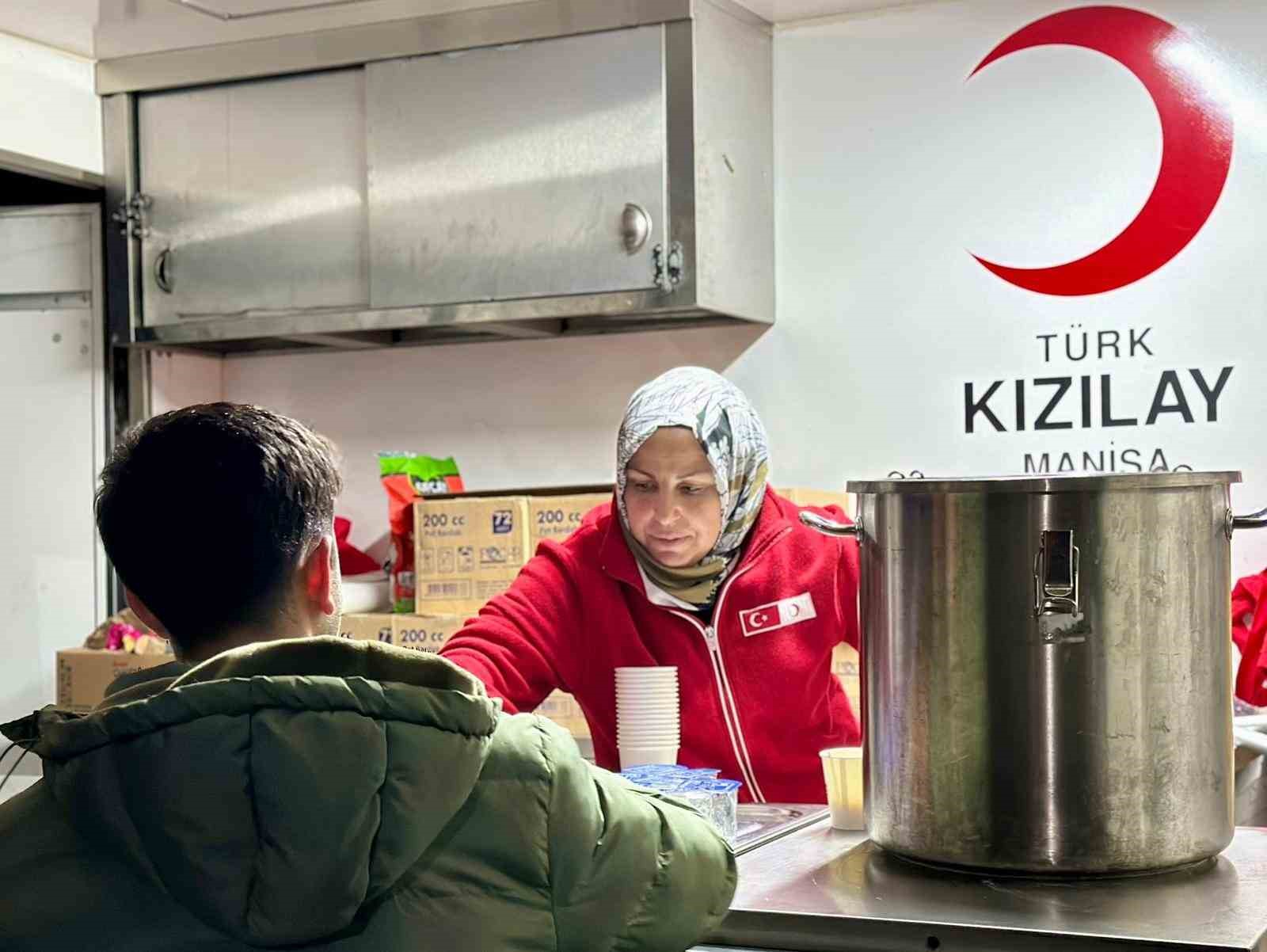 Türk Kızılay Manisa’dan öğrencilere 5 bin kişilik ikramlık
