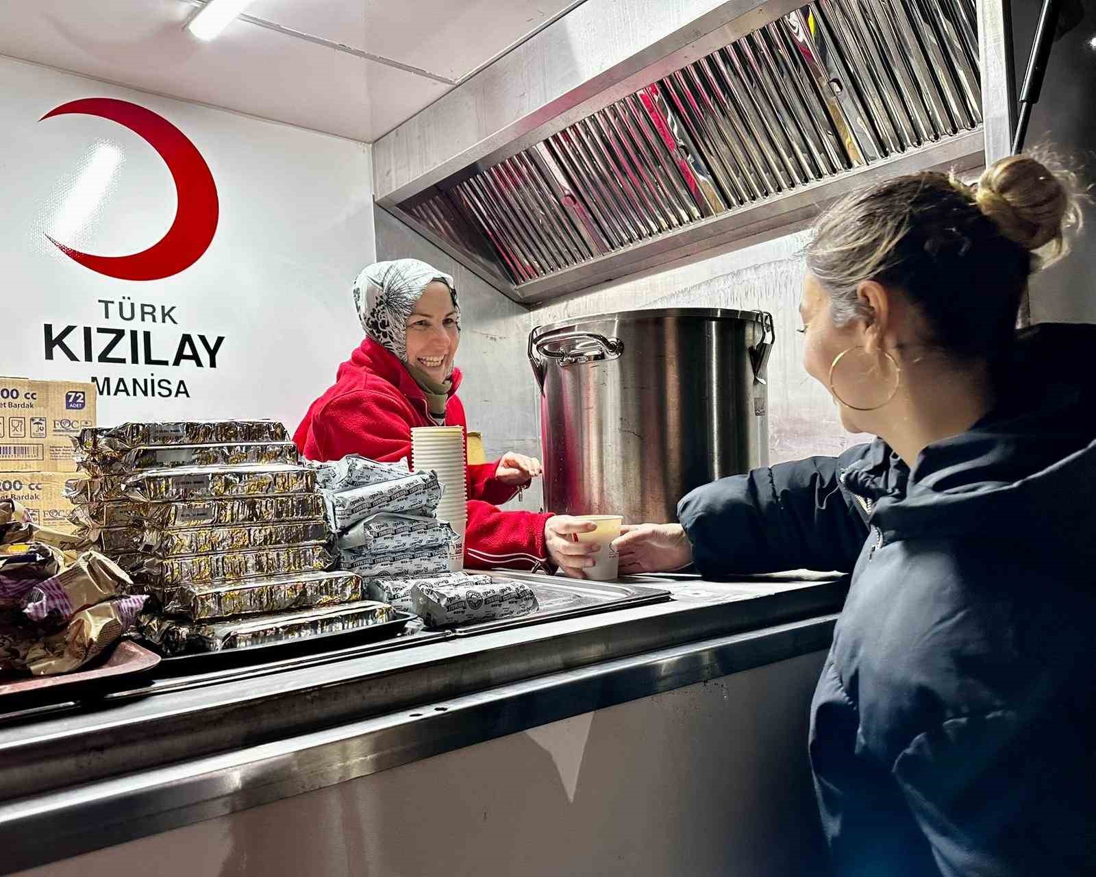 Türk Kızılay Manisa’dan öğrencilere 5 bin kişilik ikramlık
