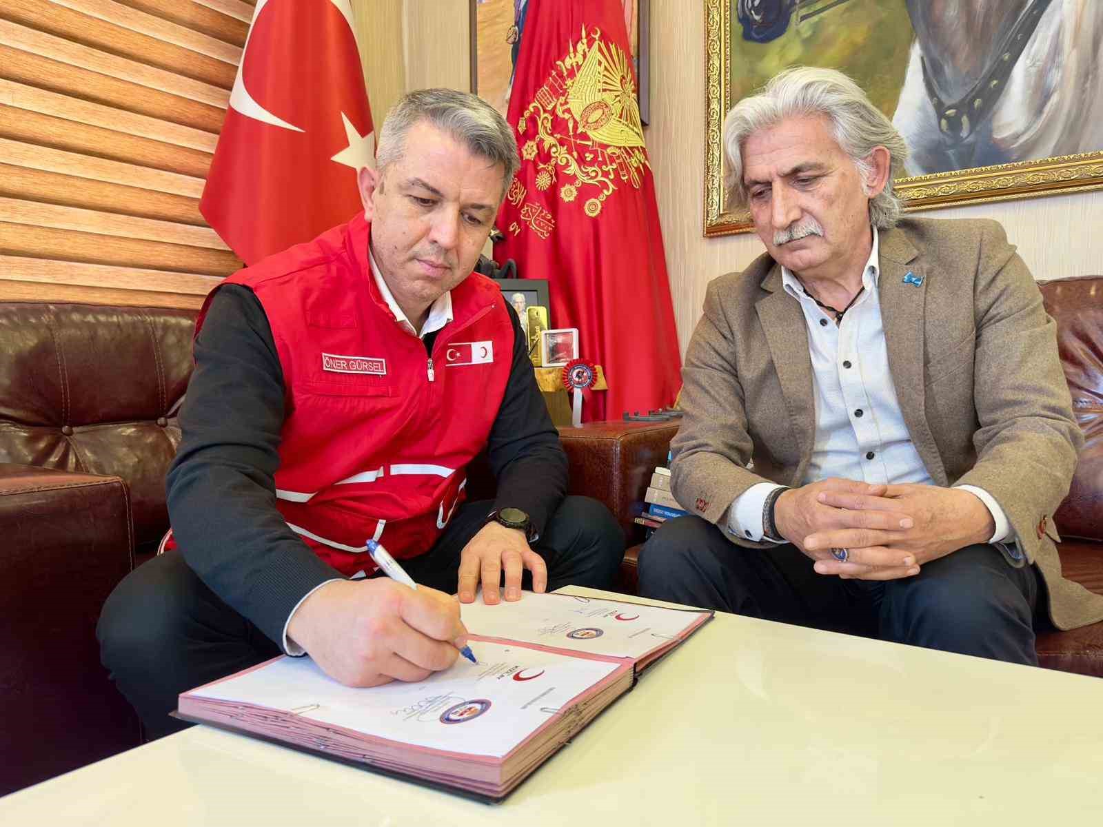 Türk Kızılay’dan Manisa’da 200 aileye sıcak iftar desteği
