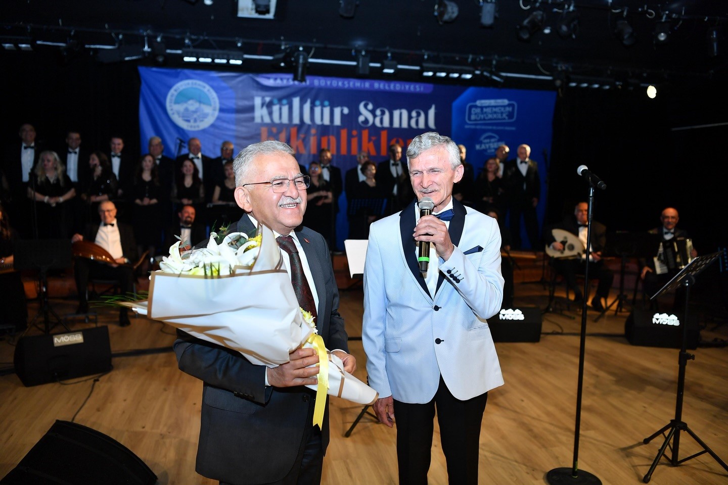 Türk Sanat Müziği konseri Kayserililerden büyük ilgi gördü
Türk Sanat Müziği konseri Kayserililerden büyük ilgi gördü