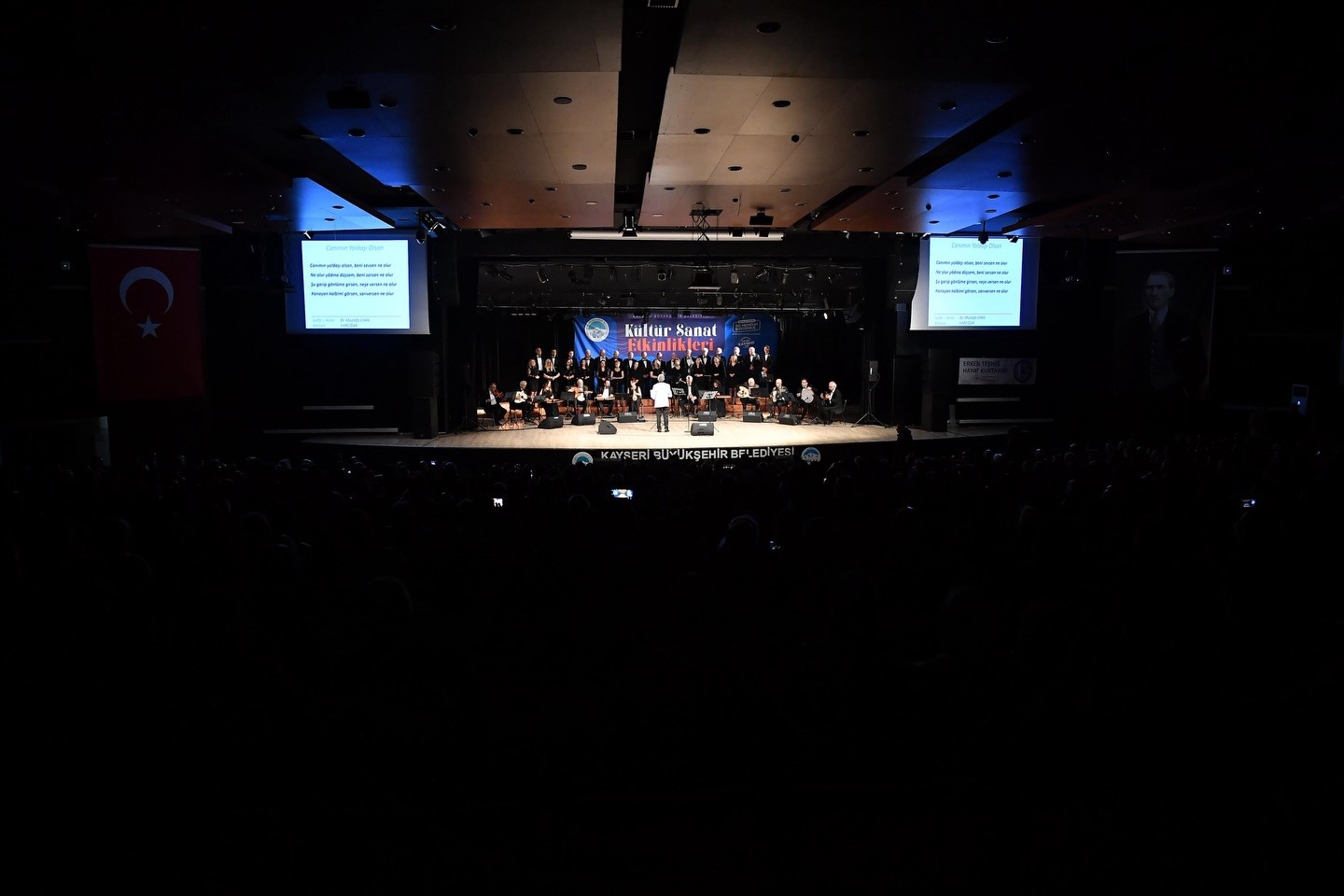 Türk Sanat Müziği konseri Kayserililerden büyük ilgi gördü
Türk Sanat Müziği konseri Kayserililerden büyük ilgi gördü
