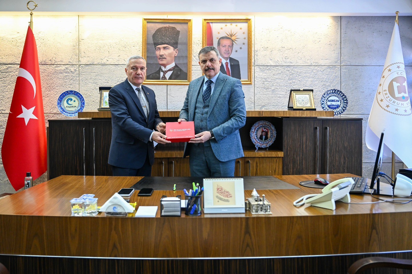 Türk Silahlı Kuvvetlerini Güçlendirme Vakfı Erzurum’da temsilcilik açtı
Türk Silahlı Kuvvetlerini Güçlendirme Vakfı Erzurum’da temsilcilik açtı