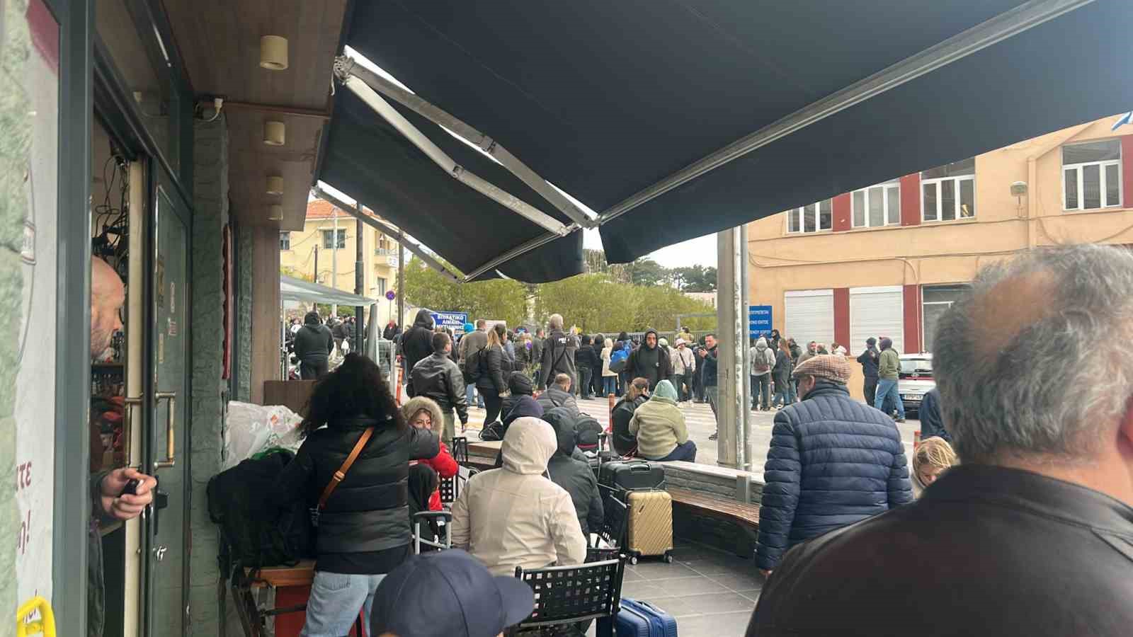 Türk tatilciler dönüş yolunda Yunanistan’ın Midilli Adası’nda mahsur kaldı
