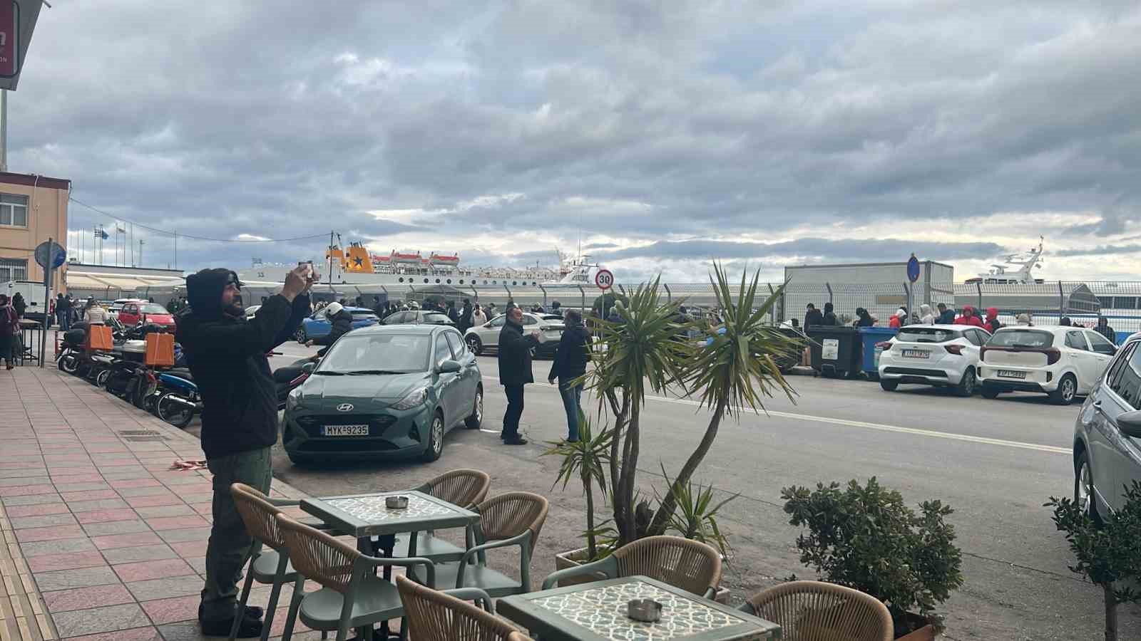 Türk tatilciler dönüş yolunda Yunanistan’ın Midilli Adası’nda mahsur kaldı
