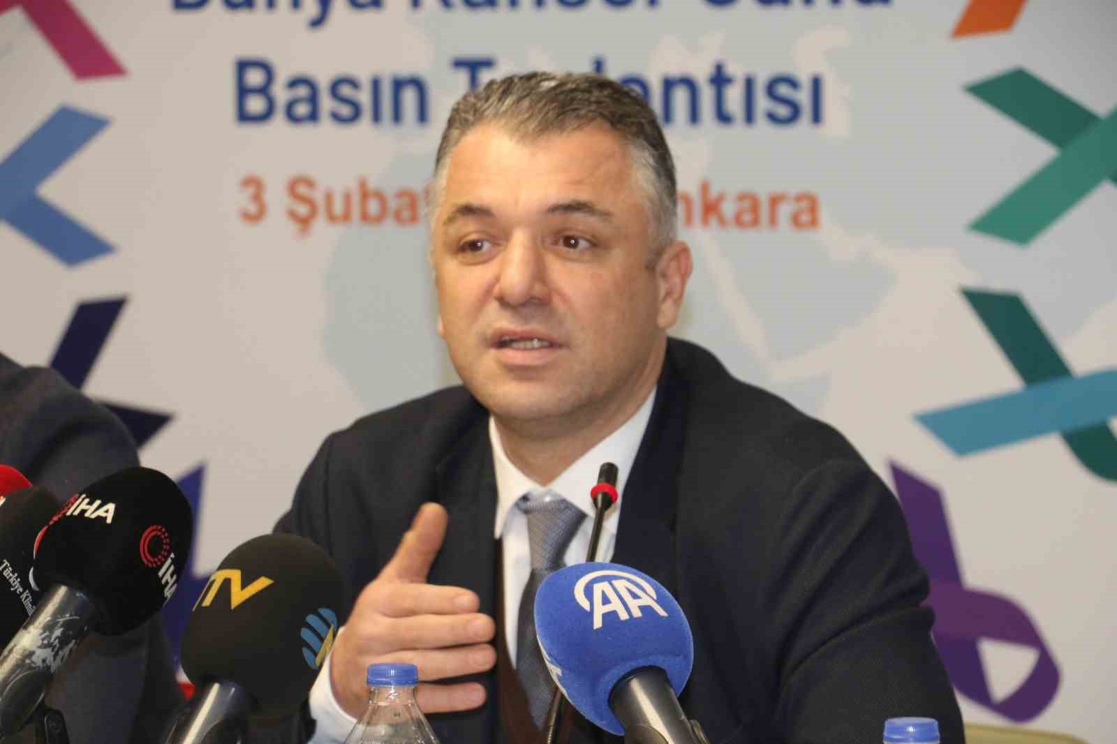 Türk Tıbbi Onkoloji Derneği Başkanı Karadurmuş: "Pozitif bilime inanın, erken tanıyı kaçırmayın ve sağlığınızı ertelemeyin"
