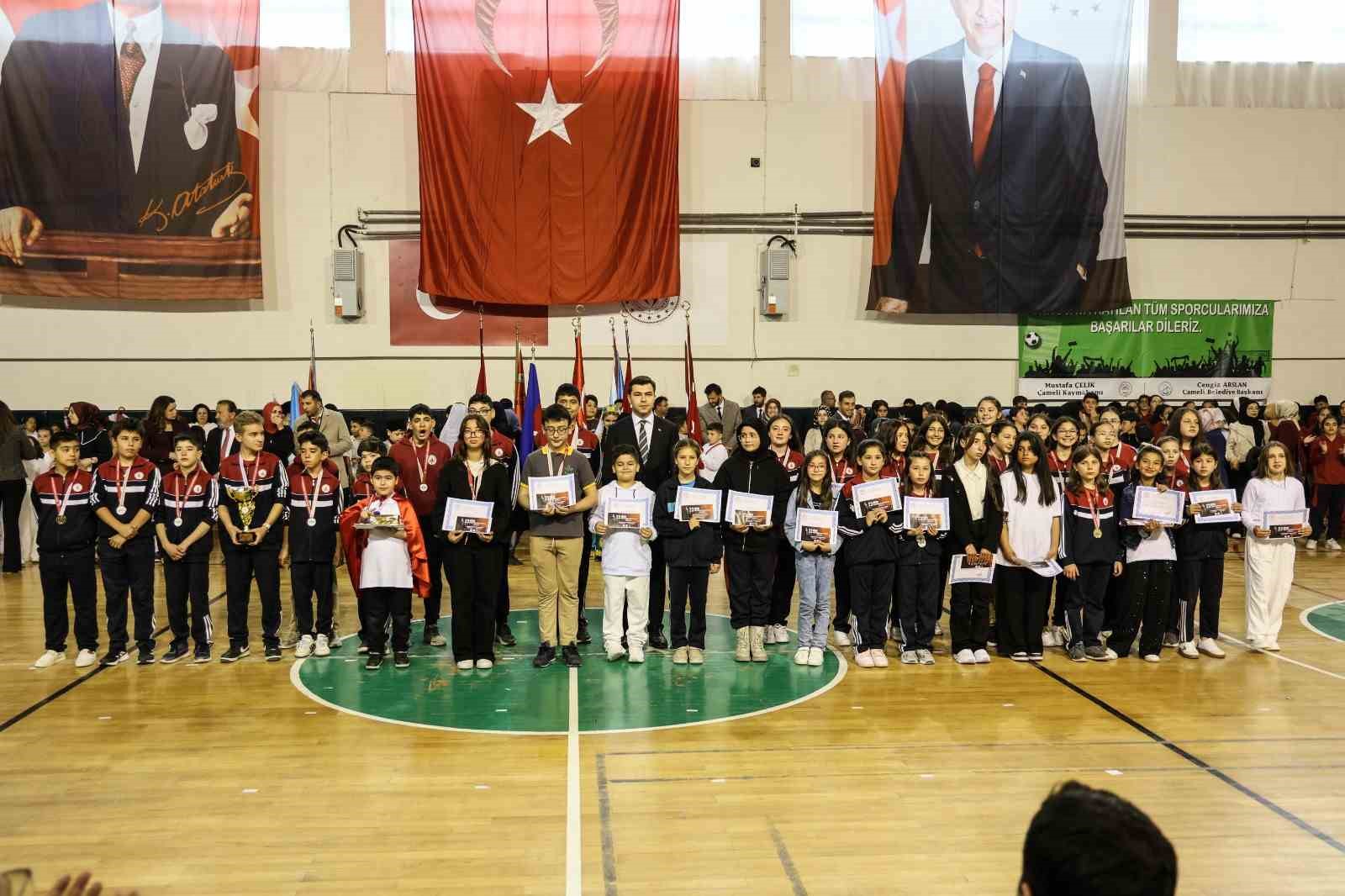Türk ve Azeri kardeşler 23 Nisan coşkusunu Çameli’nde birlikte yaşadı

