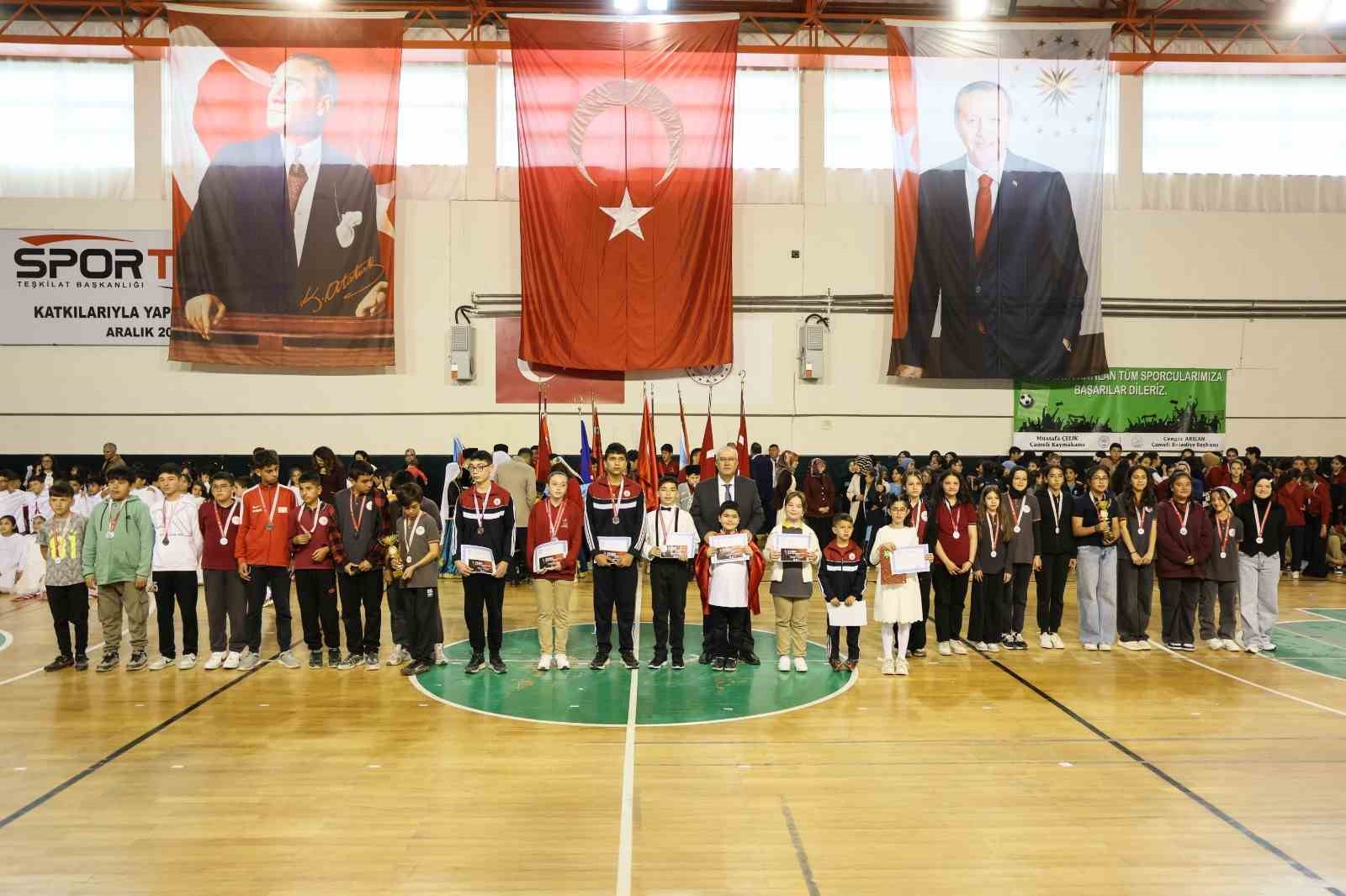 Türk ve Azeri kardeşler 23 Nisan coşkusunu Çameli’nde birlikte yaşadı
