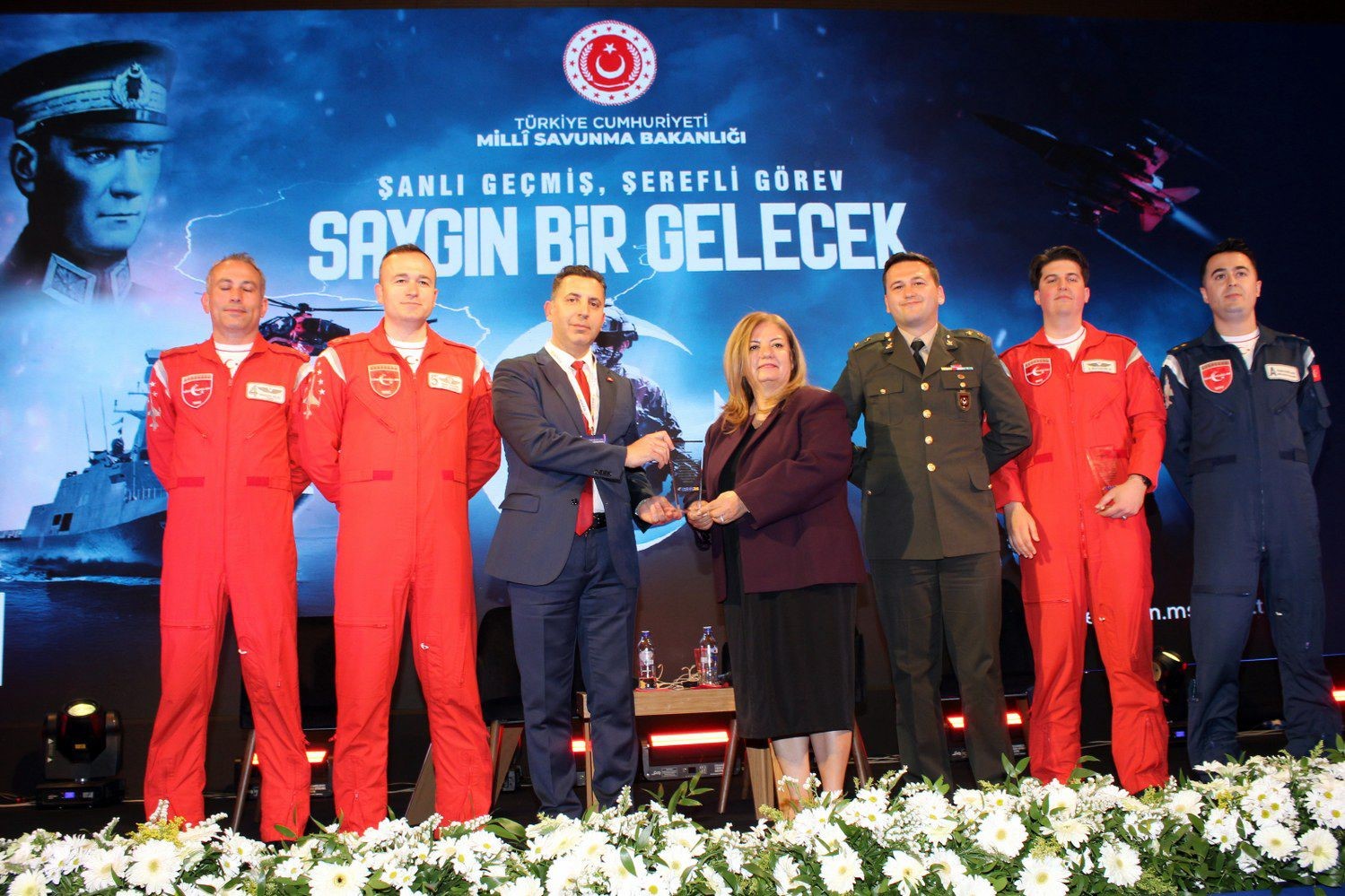 Türk Yıldızları, BAKİF26’da öğrencilerle buluştu
Türk Yıldızları, BAKİF26’da öğrencilerle buluştu