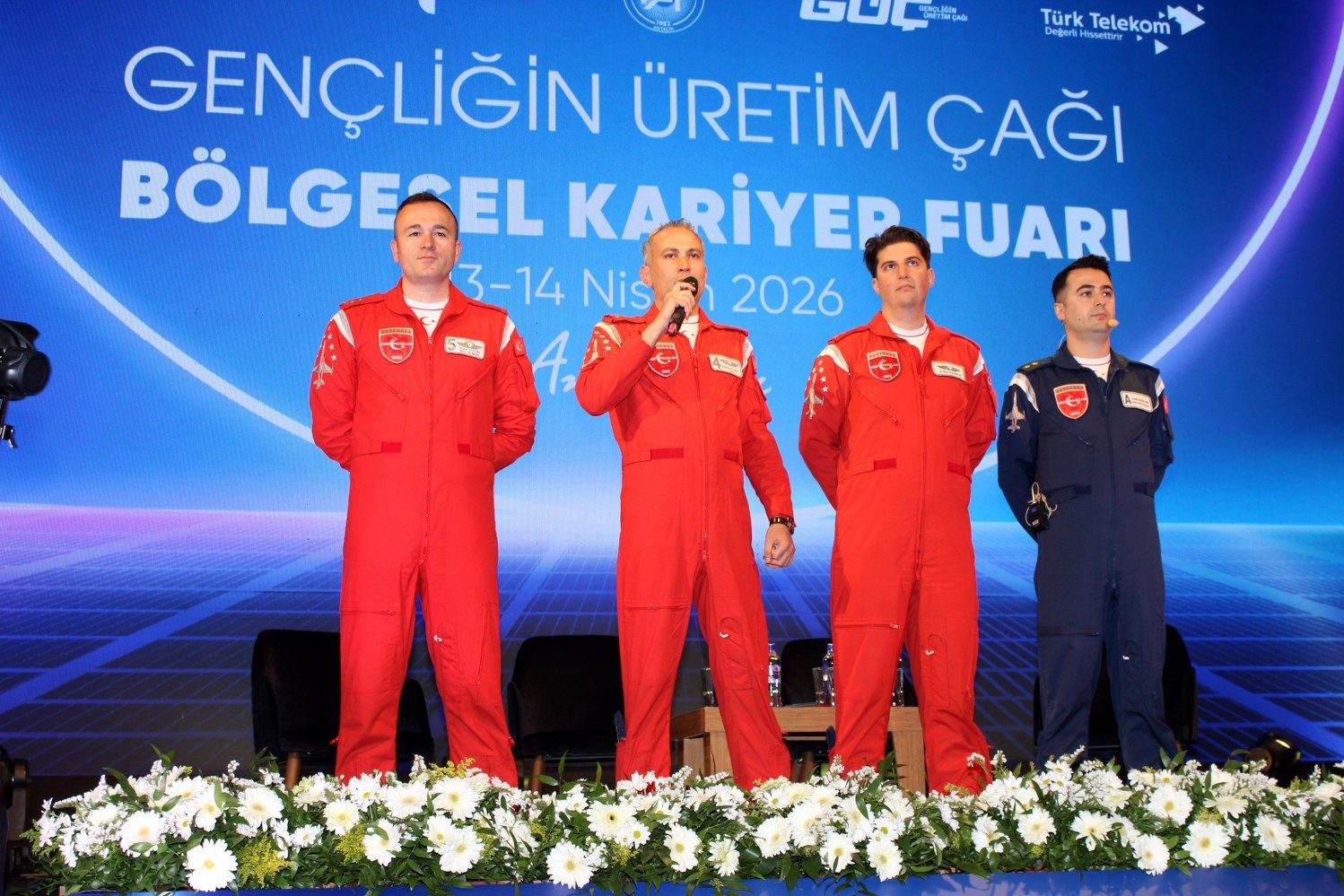 Türk Yıldızları, BAKİF26’da öğrencilerle buluştu
Türk Yıldızları, BAKİF26’da öğrencilerle buluştu