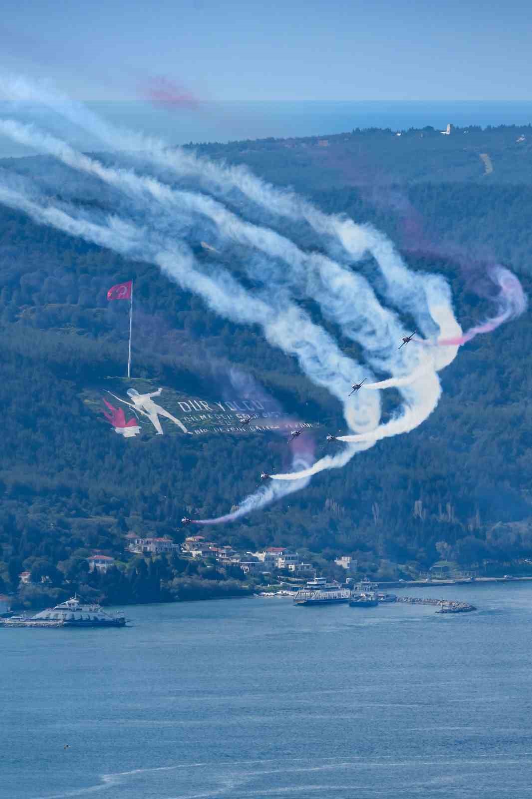 ‘Türk Yıldızları’ Çanakkale semalarında nefesleri kesti

