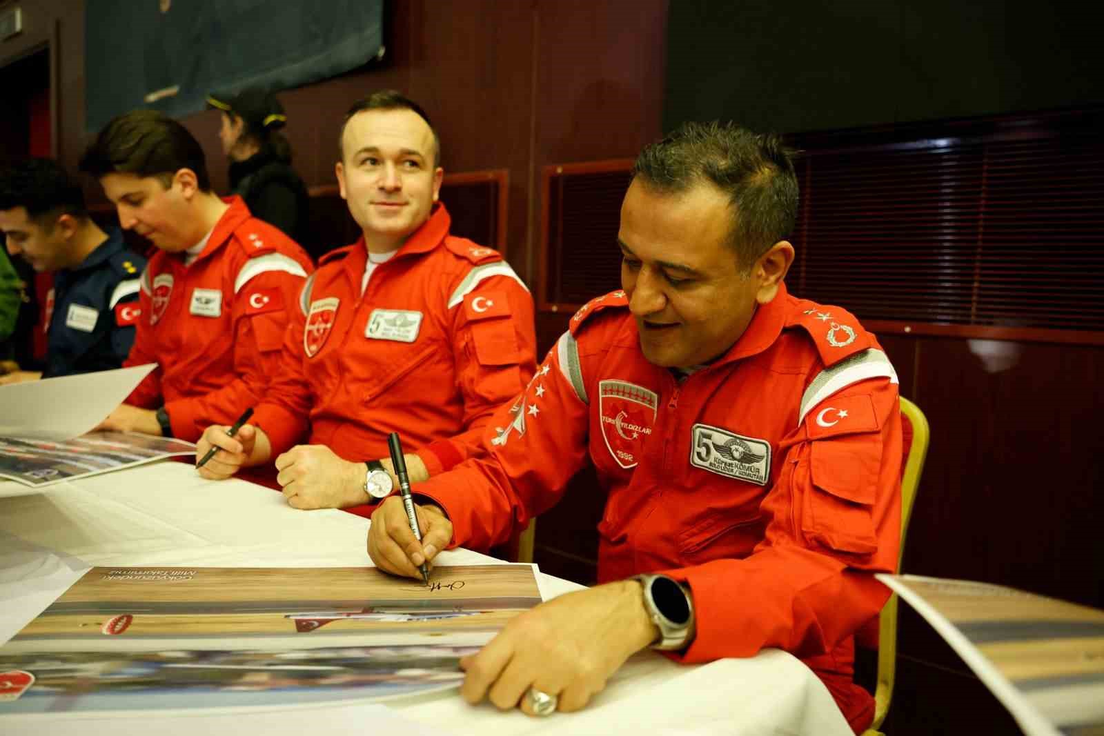 Türk Yıldızları, gençlere tecrübelerini anlattı
