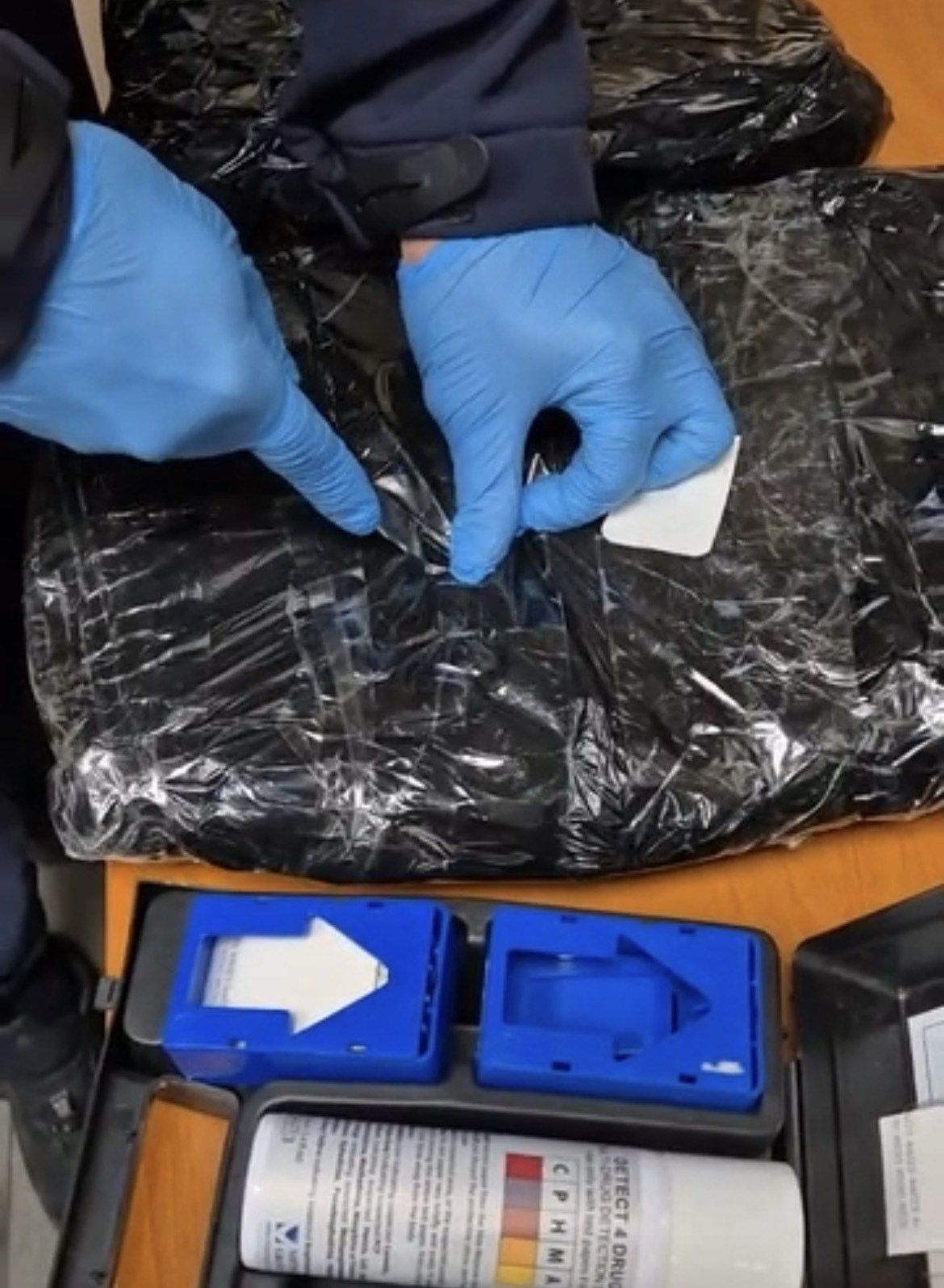 Türk yolcunun belinden 5 kilo 510 gram uyuşturucu çıktı
