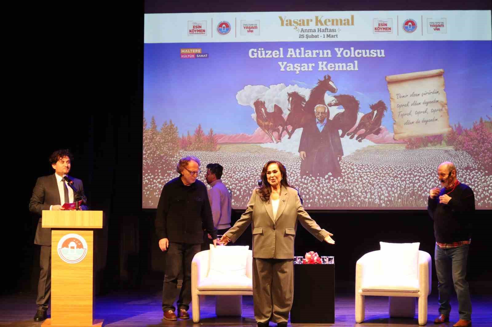 Türkan Şoray, Türk edebiyatının usta ismi Yaşar Kemal anma haftasında sevenleriyle buluştu
Türkan Şoray, Türk edebiyatının usta ismi Yaşar Kemal anma haftasında sevenleriyle buluştu