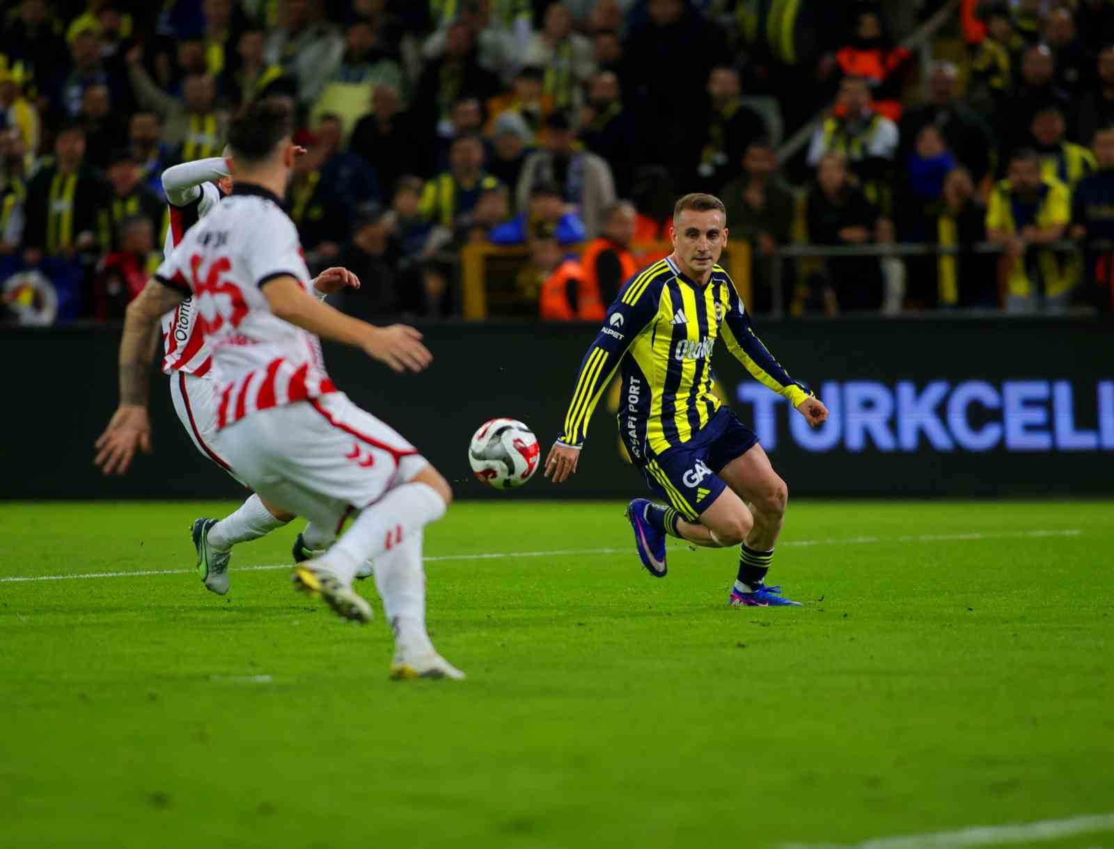 Turkcell Süper Kupa: Fenerbahçe: 1 - Samsunpor: 0 (İlk yarı)
