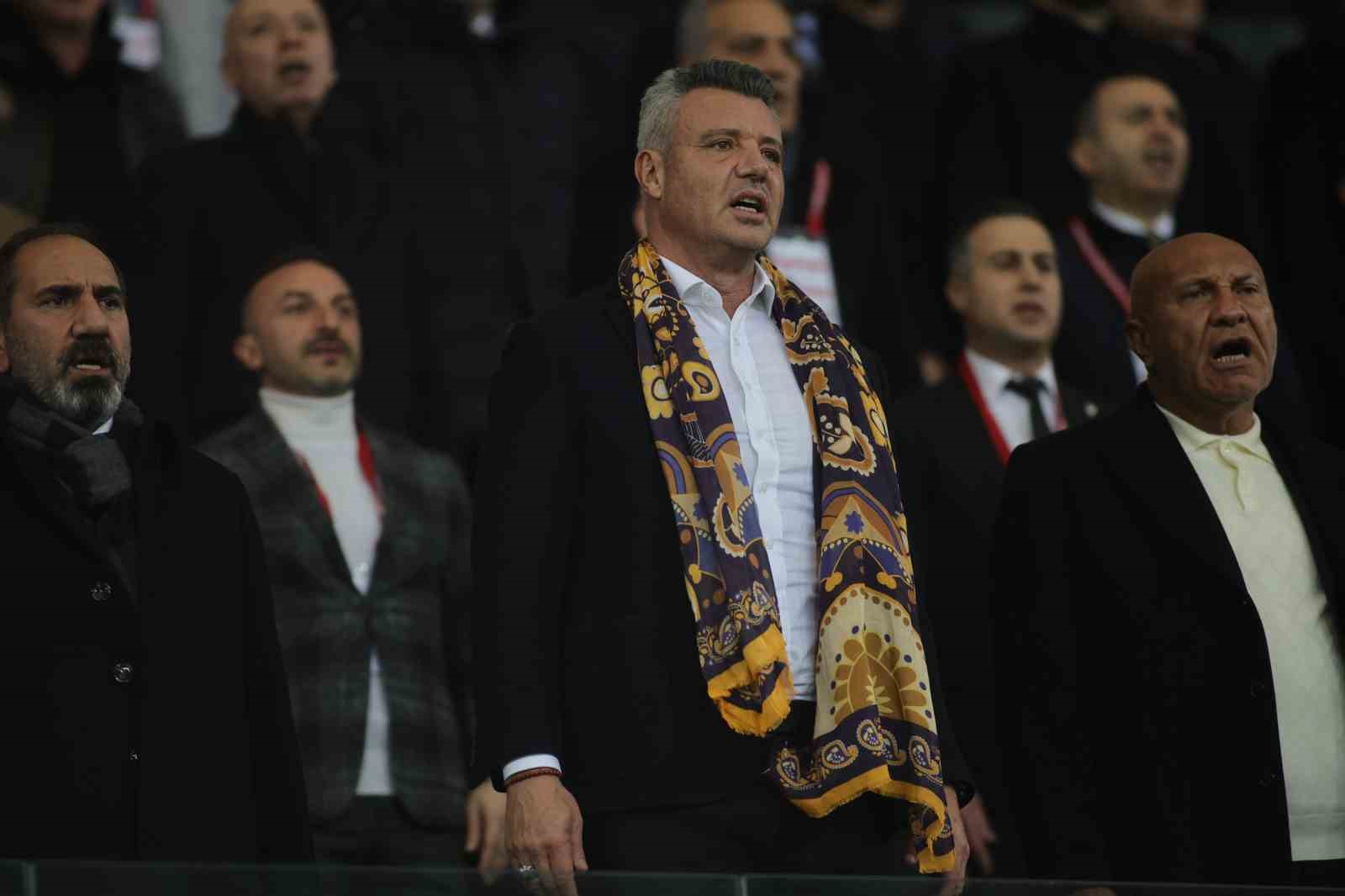 Turkcell Süper Kupa: Fenerbahçe: 1 - Samsunspor: 0 (Maç devam ediyor)
