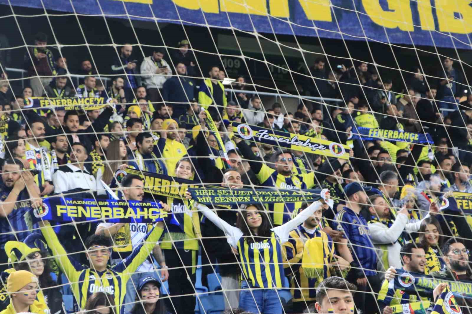 Turkcell Süper Kupa: Fenerbahçe: 1 - Samsunspor: 0 (Maç devam ediyor)
