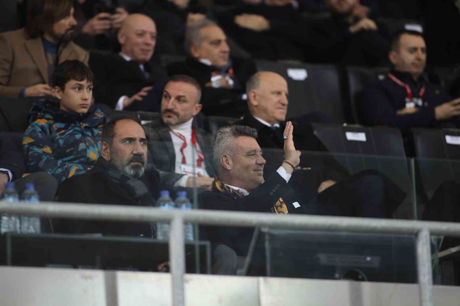 Turkcell Süper Kupa: Fenerbahçe: 1 - Samsunspor: 0 (Maç devam ediyor)
